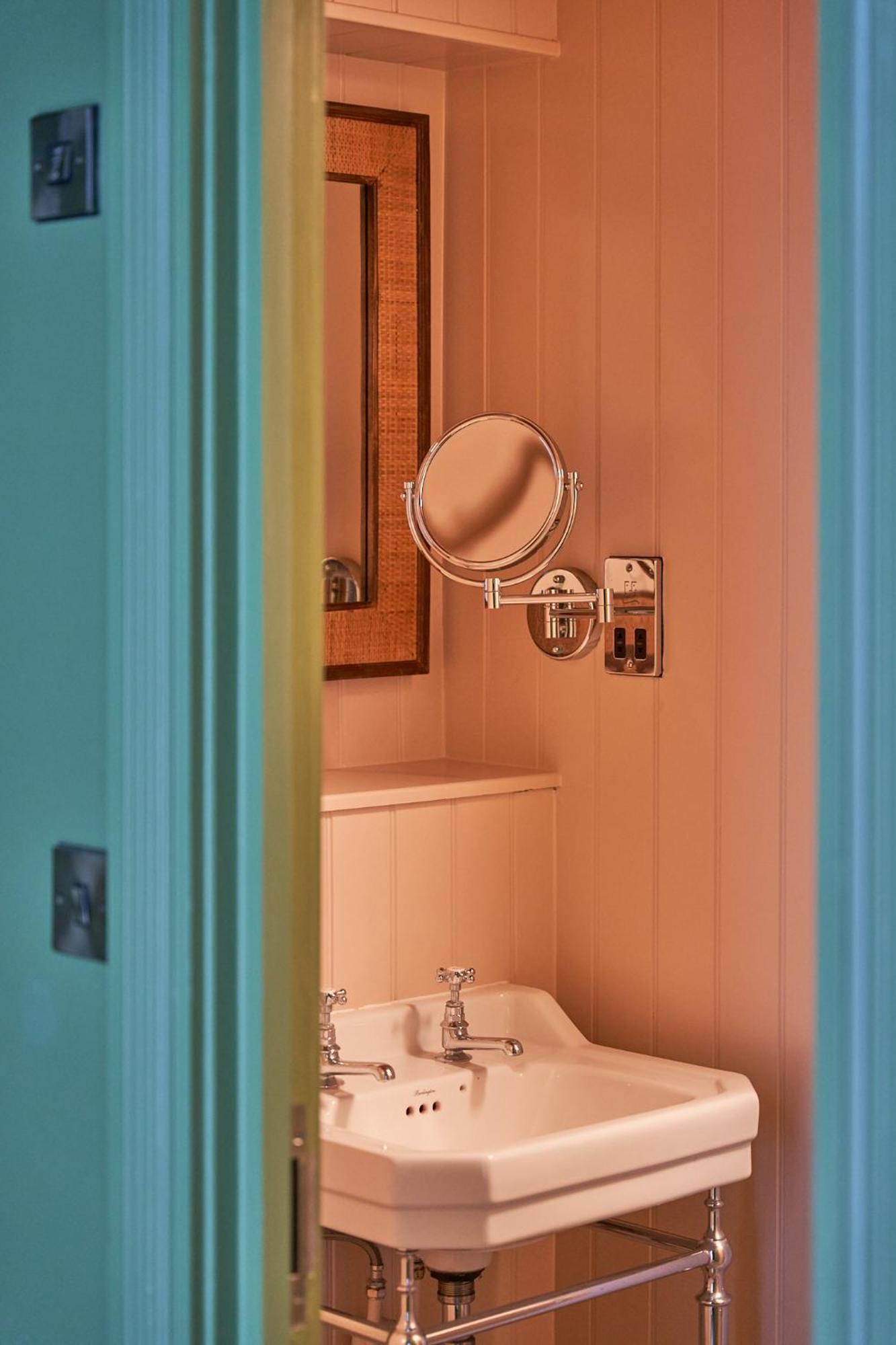 The White Horse - A Heartwood Inn Dorking Extérieur photo